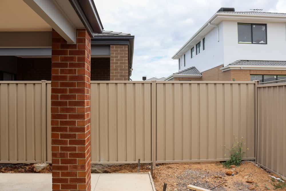 What Are My Rights When My Neighbor Owns the Wall I Want to Paint Greenford?